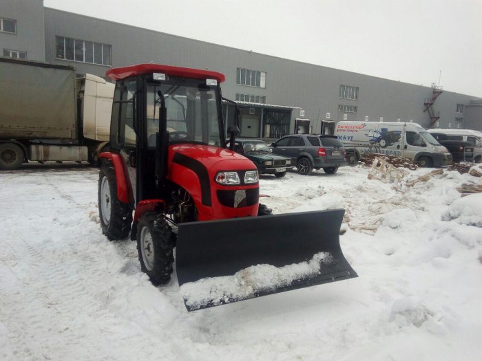 Расчистка участка парковки от снега в Меленках